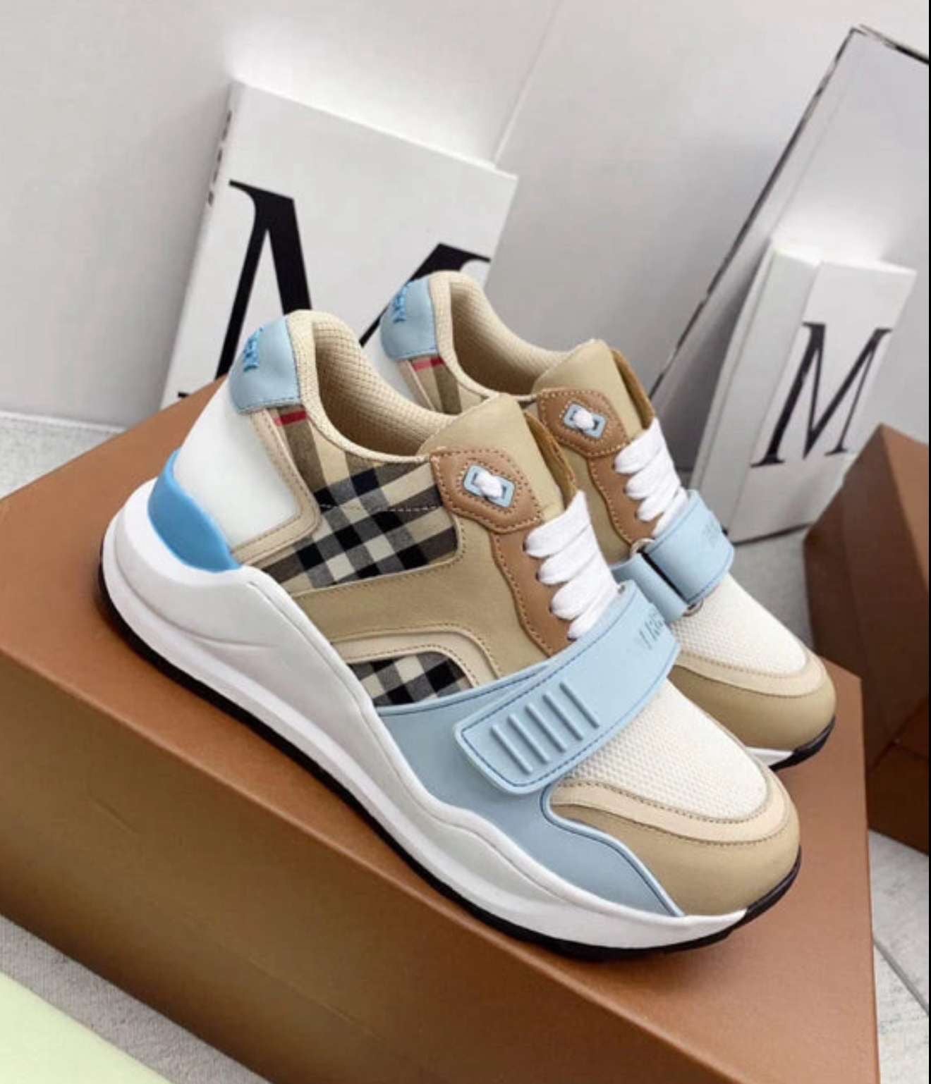Blue grid trainers