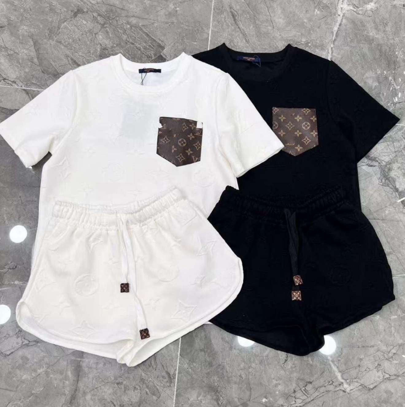 Black and white set