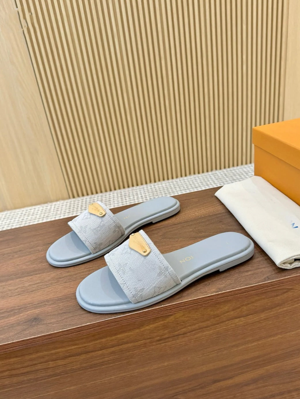 Light grey sliders