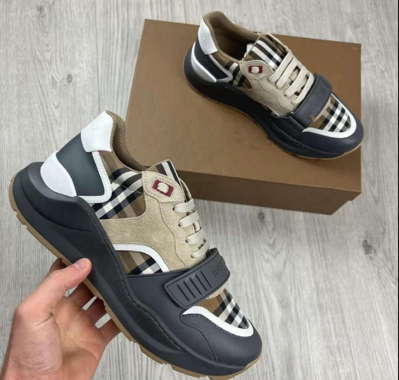 Grid grey trainers
