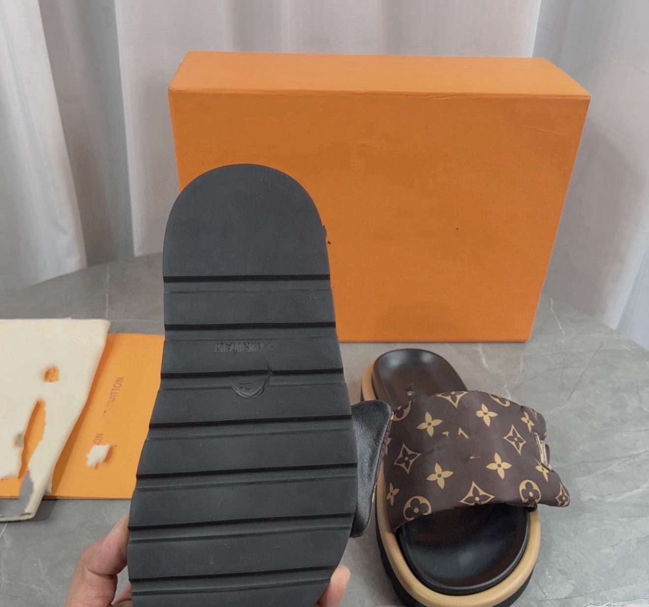 Brown sliders