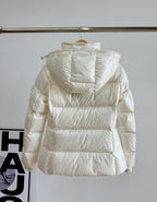 White/cream coat