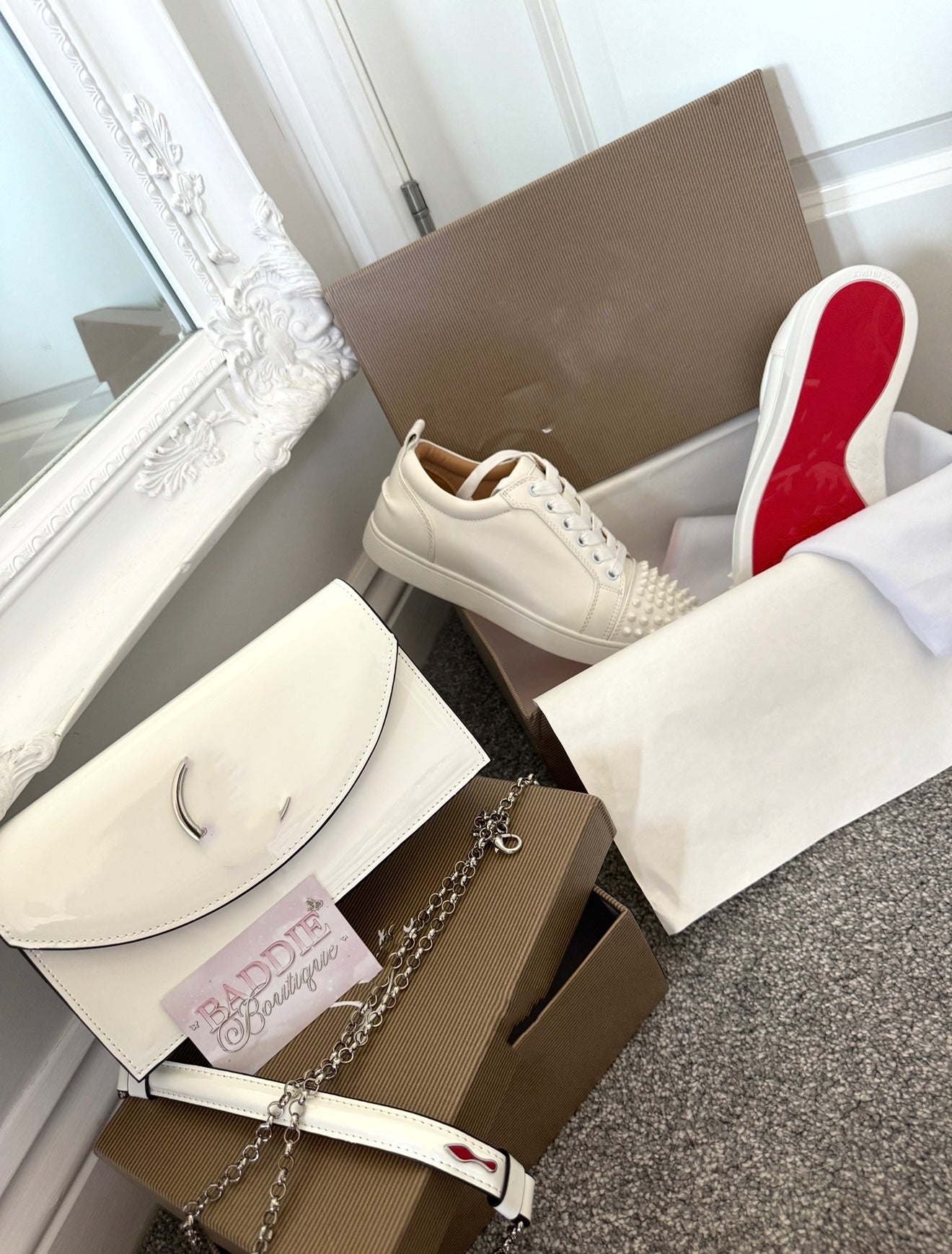White trainer set