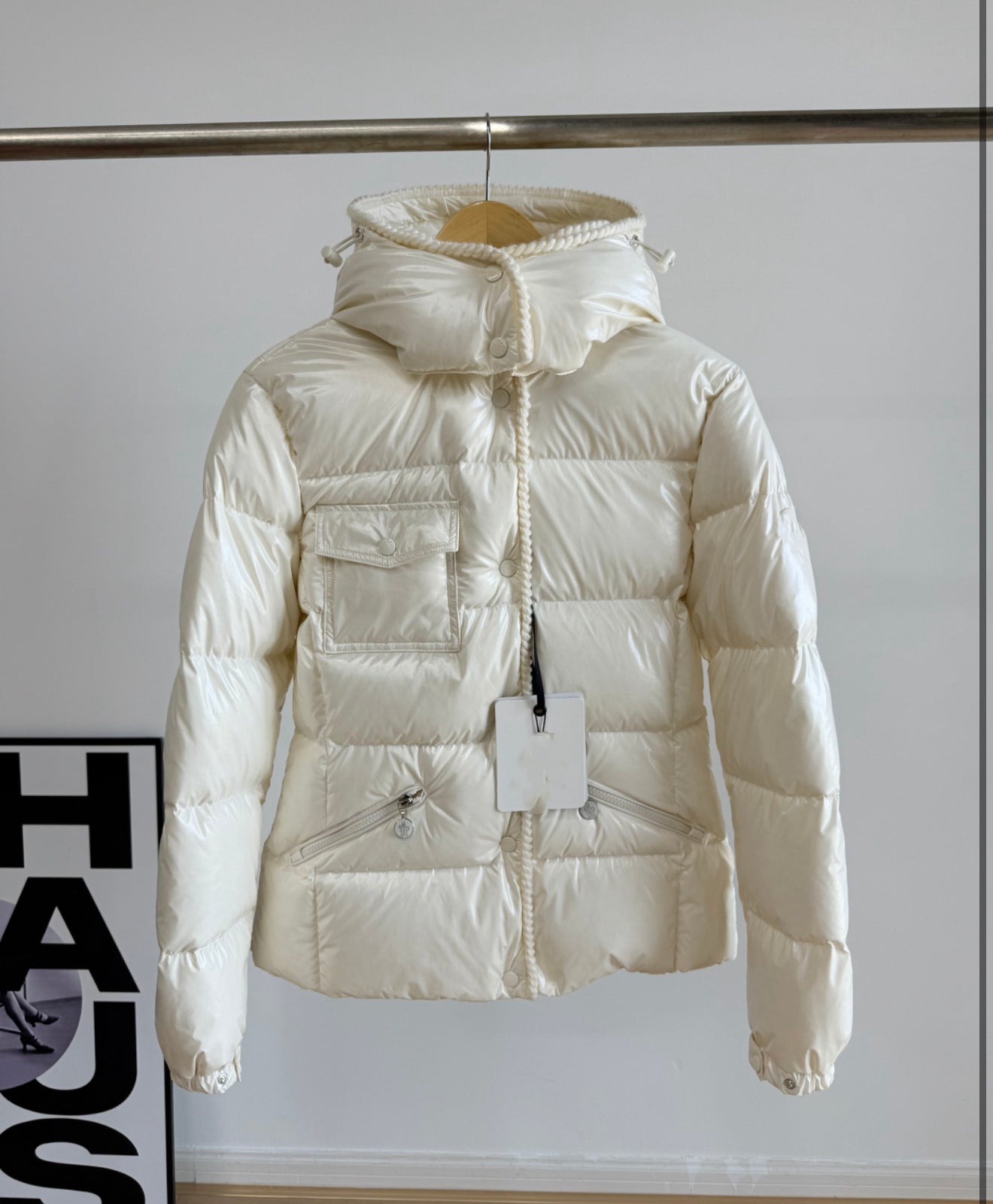 White/cream coat