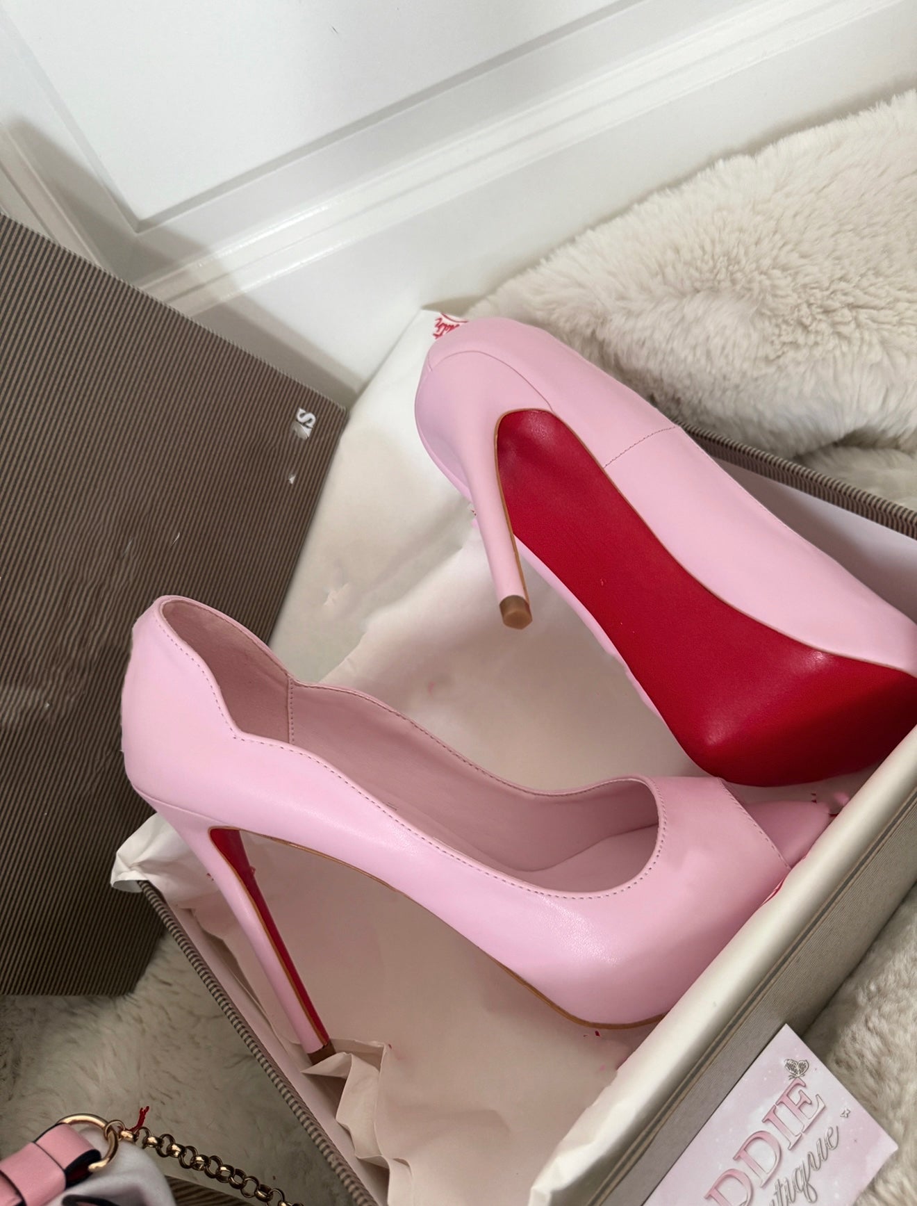 Pink heel set